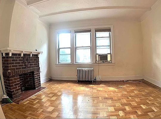 1st image of 4833 40th St Floor 1