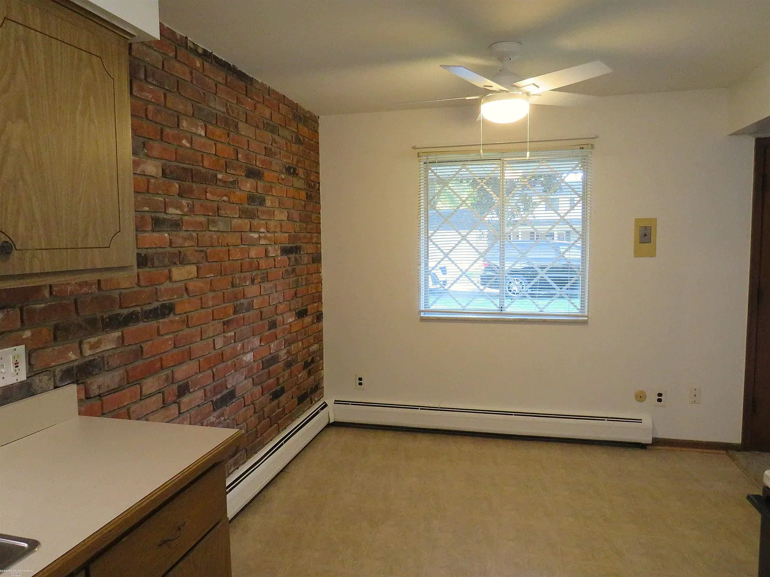 2 bed, 1.0 bath, 918 sqft, $1,250 — Photo 4