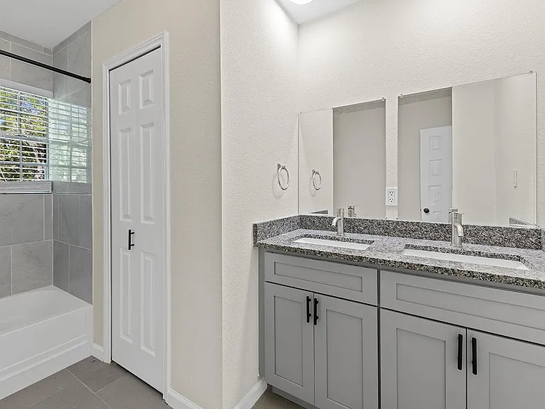 2823 Burlington Blvd — Photo 13