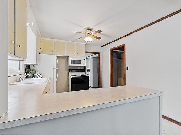 5th image of 26778 Fenwick Ave