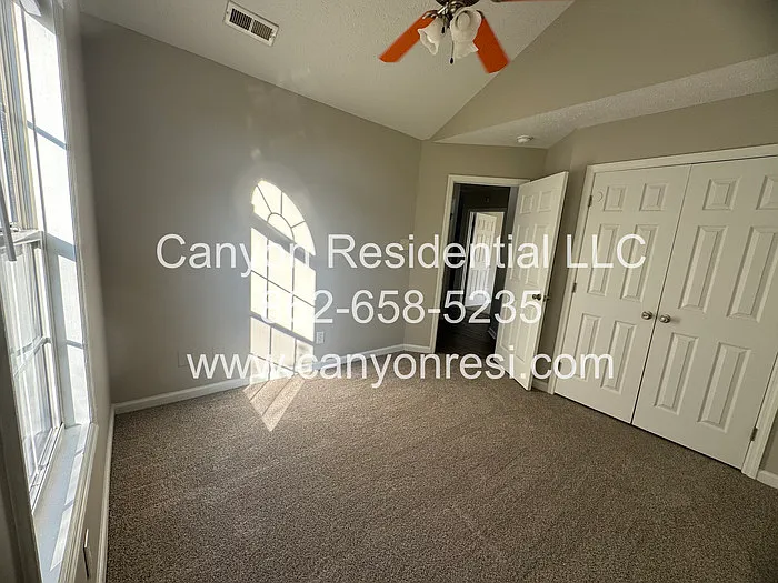 109 Hayes Ct — Photo 3