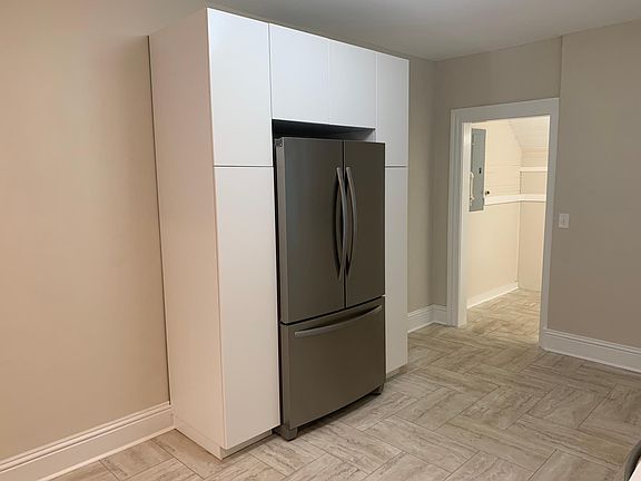 4th image of 931 Cordova Pl