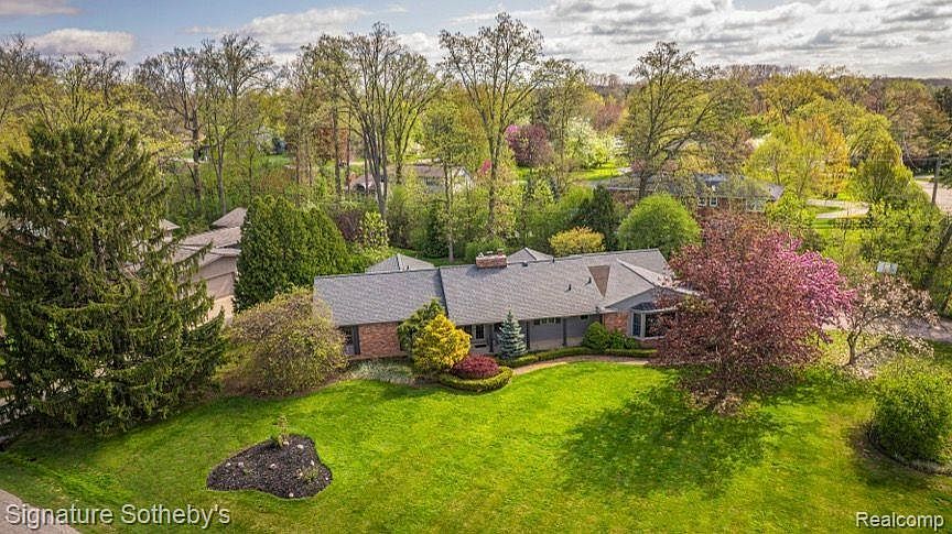 1st image of 1322 Lake Crescent Dr