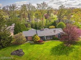 1322 Lake Crescent Dr, Bloomfield Hills, MI