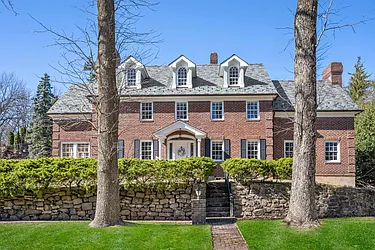 8 Circle Road 