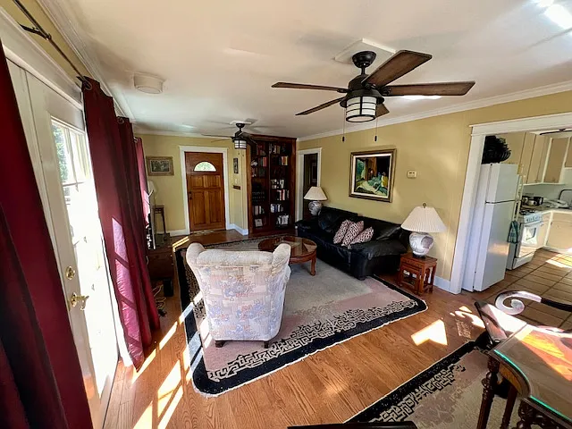 367 Forrest Ave #B — Photo 3