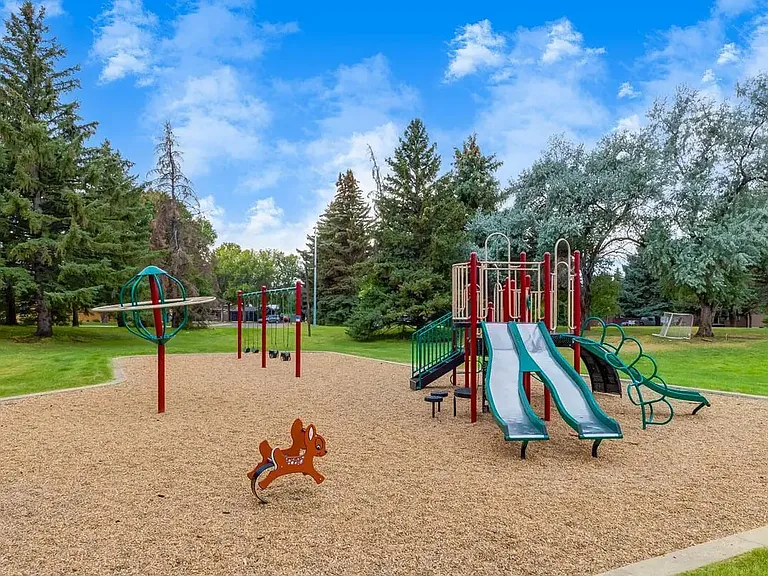 225 Upland Dr SE — Photo 4