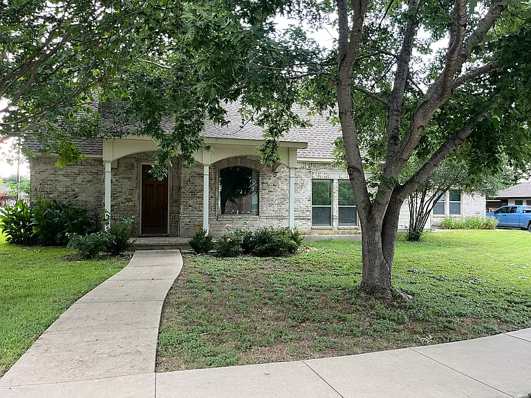 902 S Paris St — Photo 3