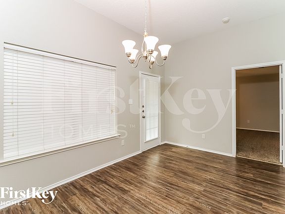 5th image of 305 Sweetwater Dr