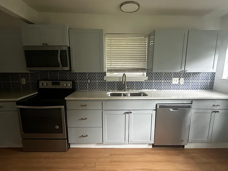 2608 S Allen Dr — Photo 3