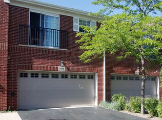 1108 Kensington Dr #21B2, Northbrook, IL 60062