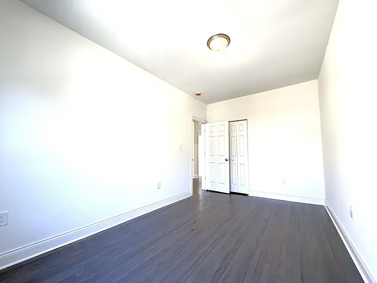 Stowell Avenue Apartments — Photo 7