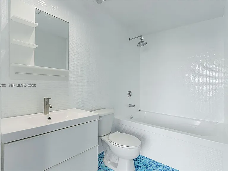 10 SW South River Dr #910 — Photo 5