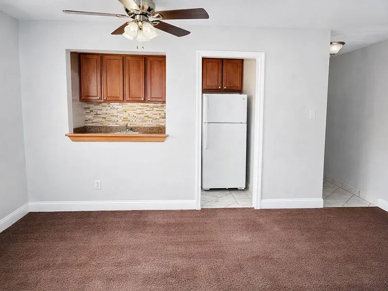 220 Hutchinson Ave — Photo 2