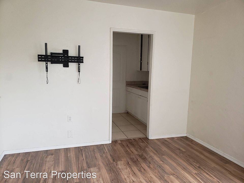 2nd image of 4019 49th St