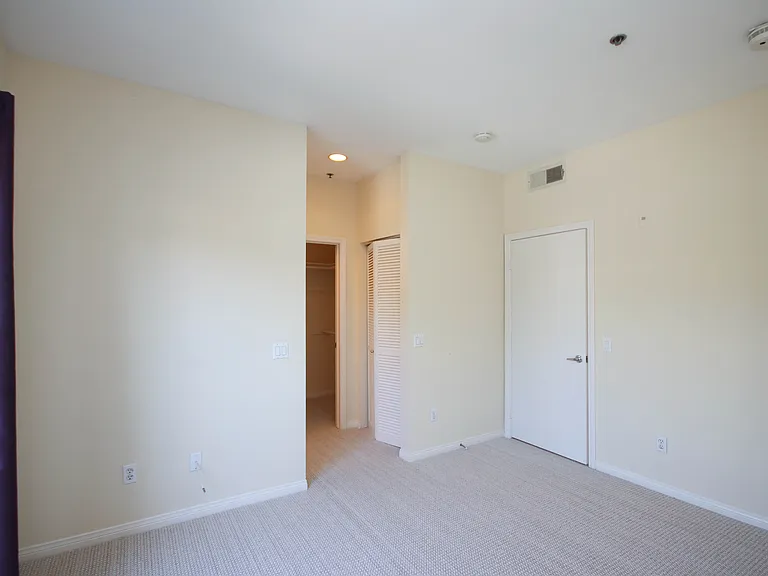 111 S Oak Knoll Ave #203 — Photo 21