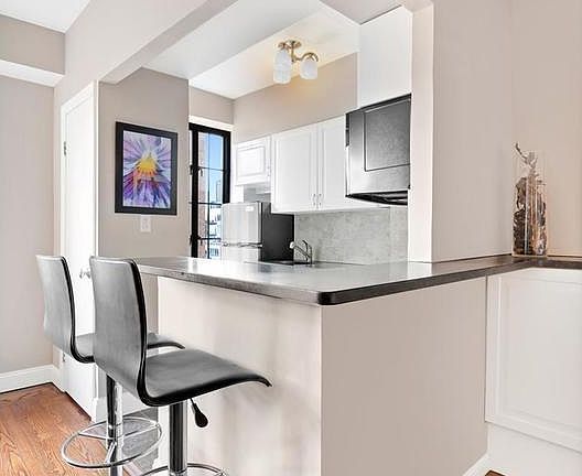 4th image of 201 W 16th St APT 11G