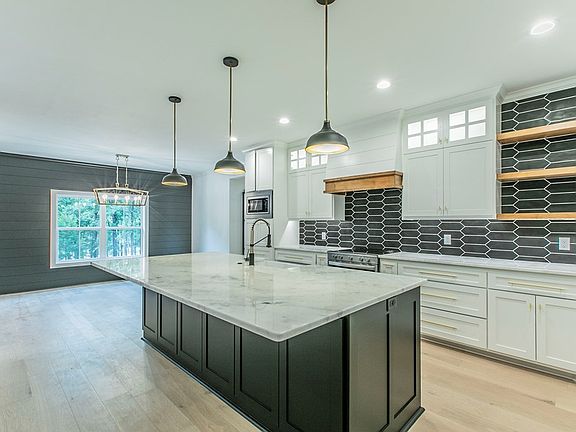 5th image of 102 Oakmont Dr
