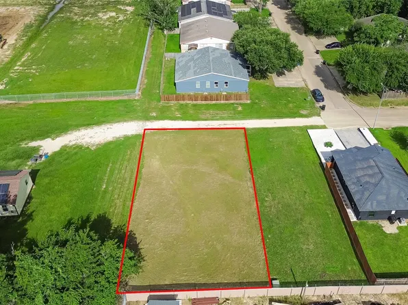 44 Heritage Dr, Brookshire, TX 77423