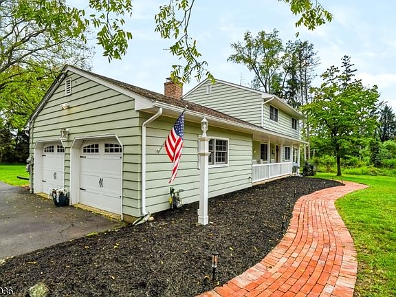 3rd image of 7 Pinewood Ct