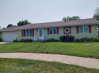 421 E 6th Street Pl S, Newton, IA 50208