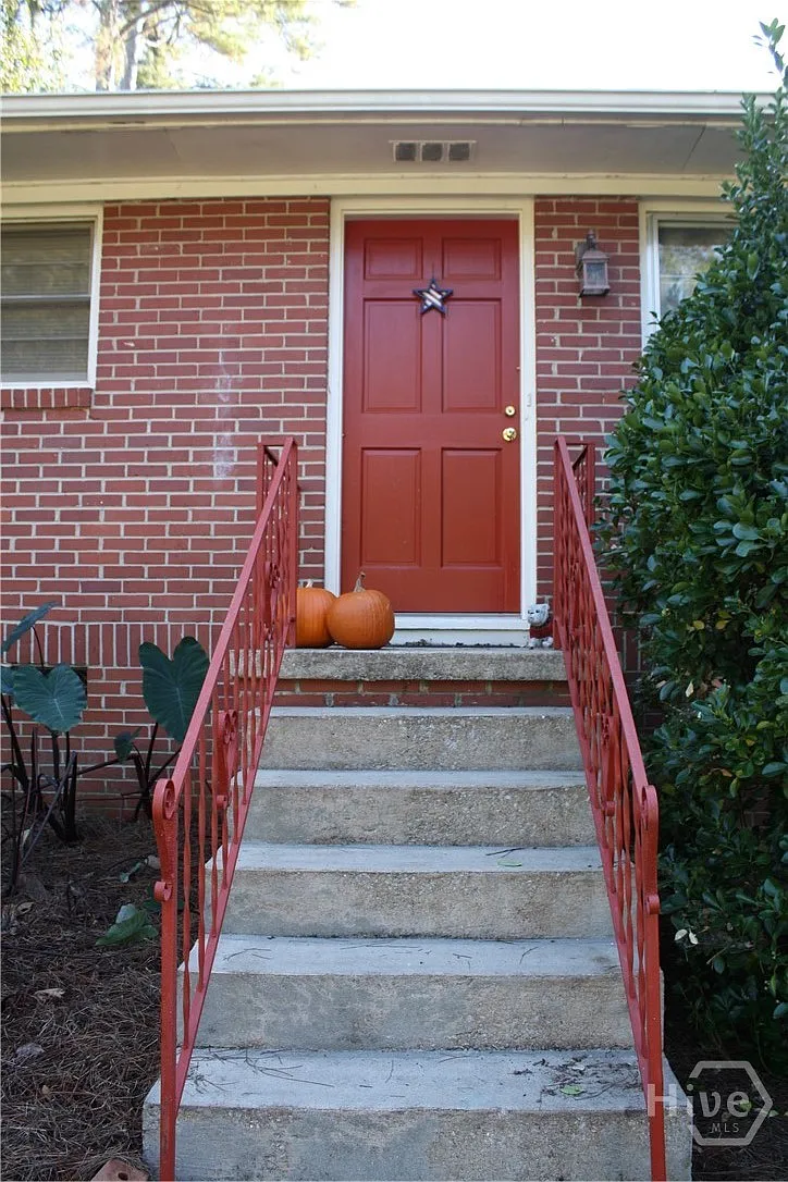 3 bed, 1.0 bath, 1134 sqft, $2,100 — Photo 4