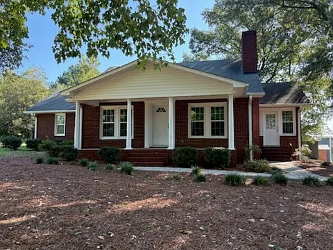 3 bed, 2.0 bath, 2259 sqft, $2,000 — Photo 1