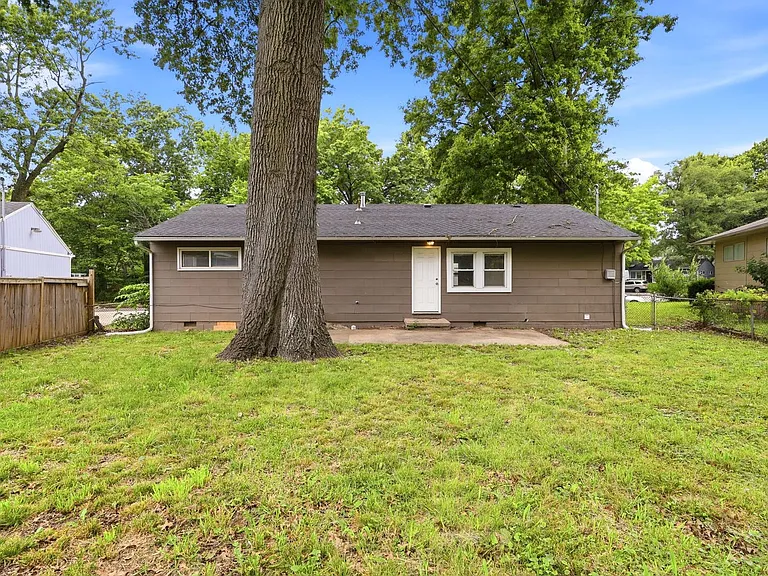 11407 Winchester Ave — Photo 20