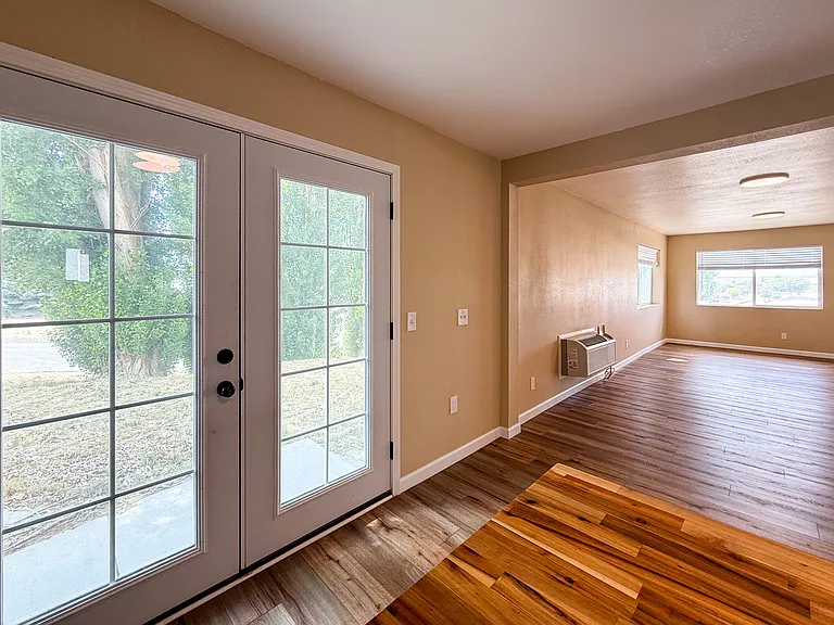 501 E 2nd Ave #6 — Photo 15