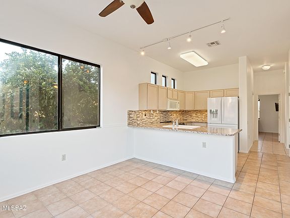 4th image of 804 W Via Santa Adela