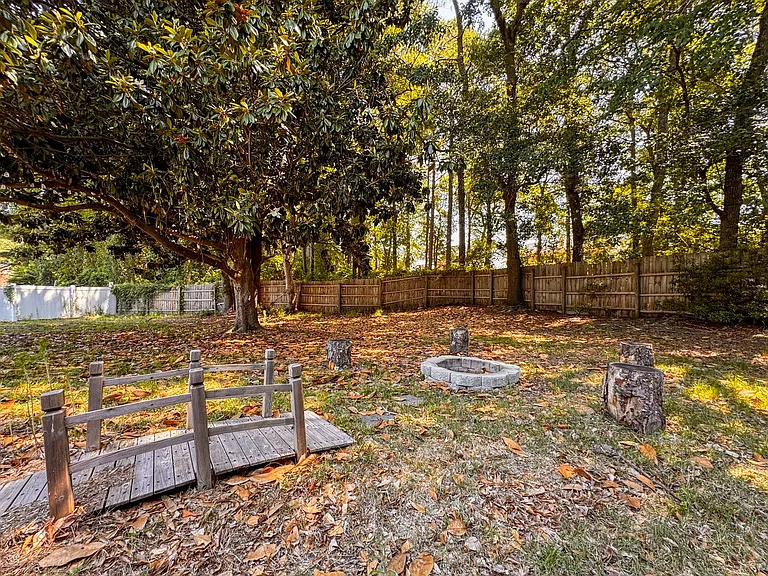 6747 Vaughn Rd — Photo 22
