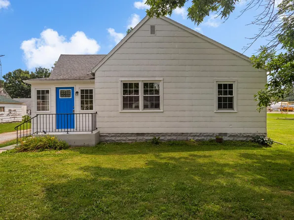 303 S Shirley St, Newman, IL 61942