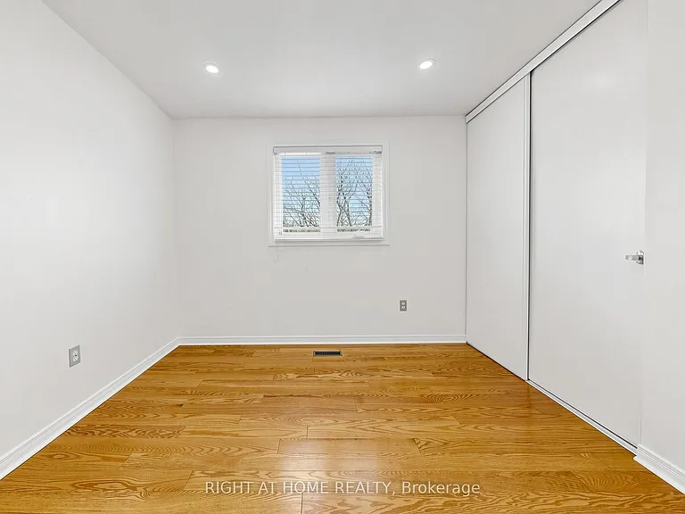 86 Howlett Ave — Photo 31