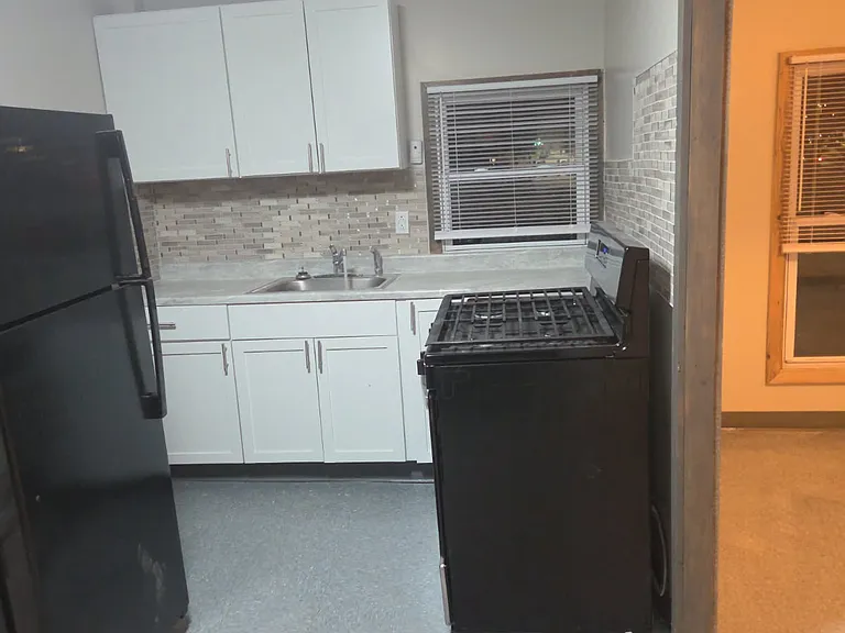 4 Roosevelt Dr #2 — Photo 1