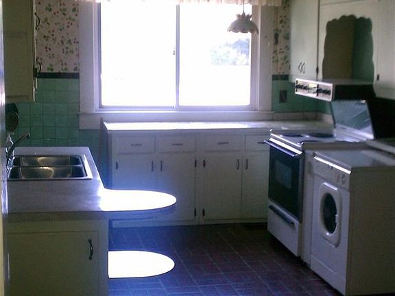 5th image of 133 N Dixie Dr
