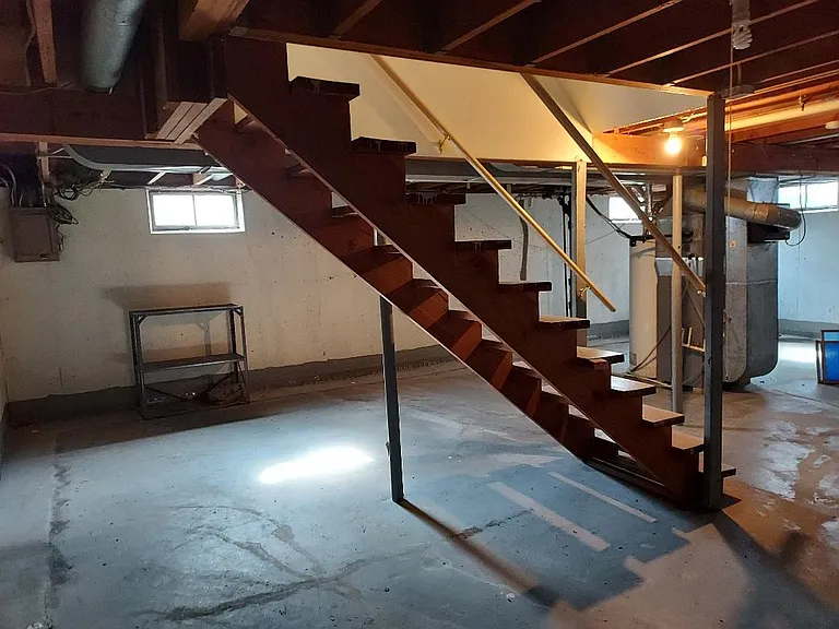 Susan Ln — Photo 10