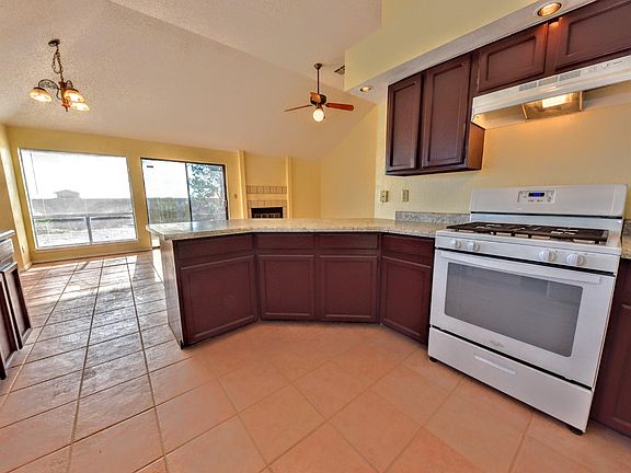 4th image of 1117 Southwestern Dr