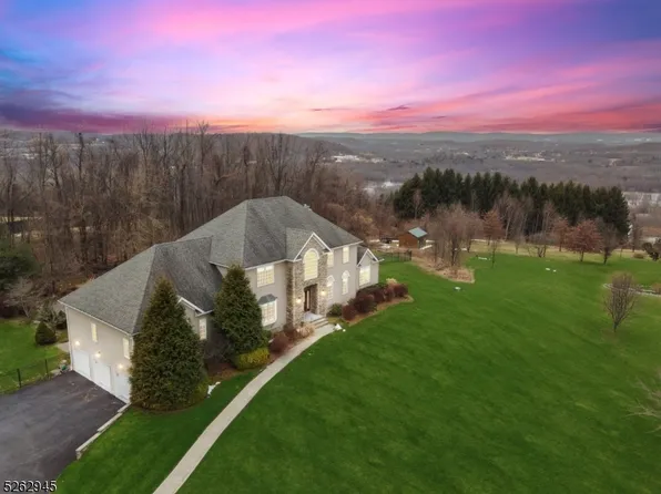 9 Dagmar Dale Dr, Vernon Twp., NJ 07461