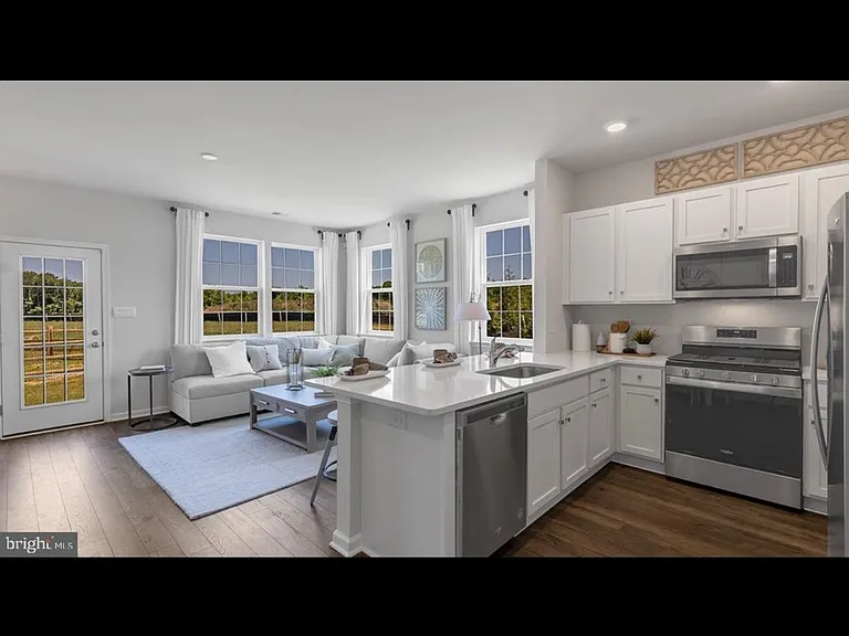 308 Mazzeo Dr — Photo 2