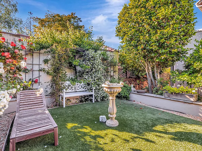 1568 Mariposa Ave — Photo 53