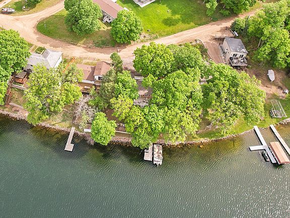 4th image of 49567 Trowbridge Cir