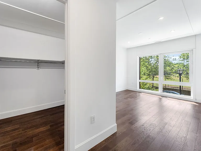 386 9th St #Townhouse J — Photo 15