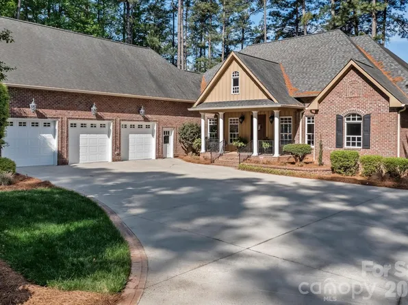 17821 Carlow Rd, Cornelius, NC 28031