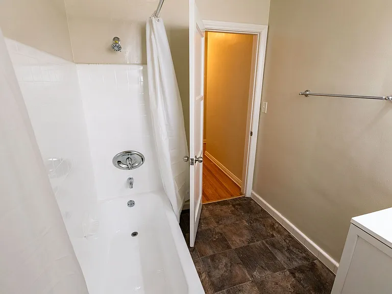 410 Veteran Avenue — Photo 11