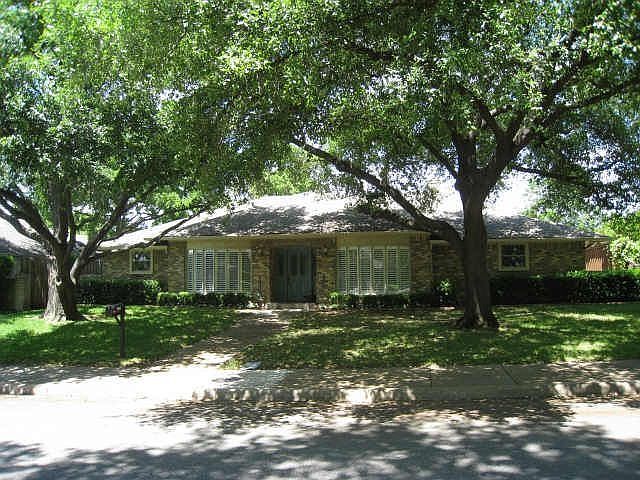 1st image of 16927 Park Hill Dr