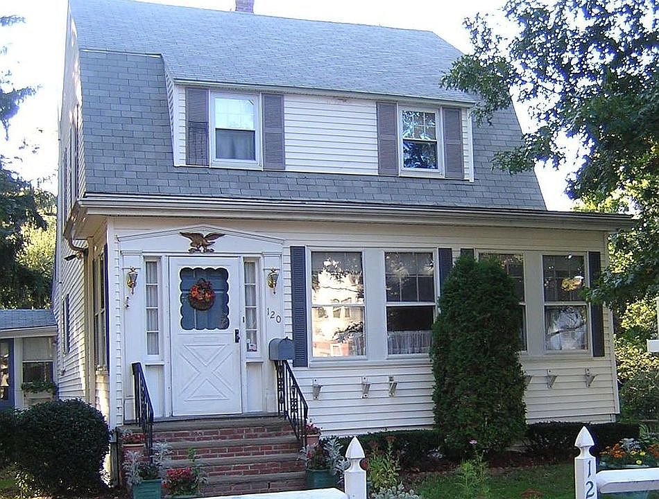 Lovely Dutch Colonial $289900
