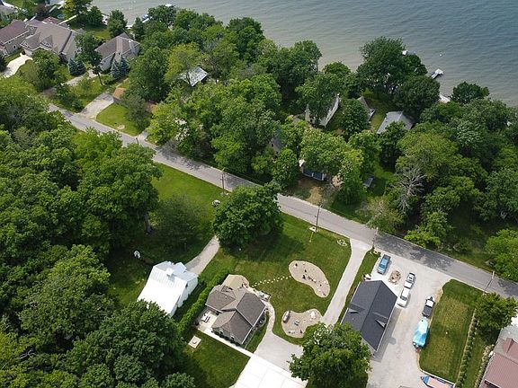 2nd image of 3245 S Memorial Shoreway Dr