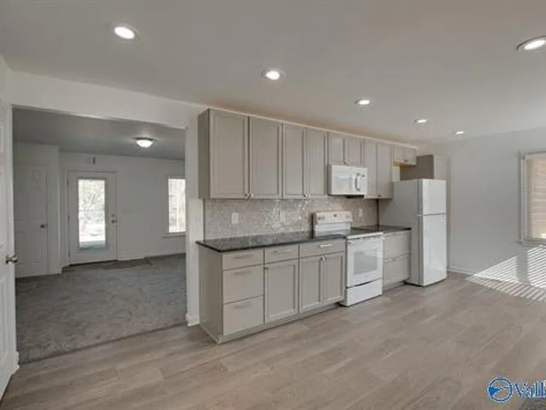 365 NE Morris Rd — Photo 3