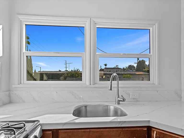 1725 S Robertson Blvd #7 — Photo 6