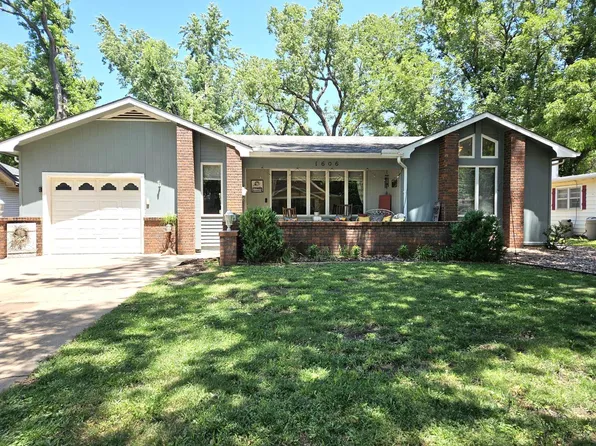 1606 Elizabeth St, Winfield, KS 67156